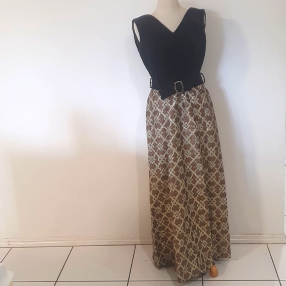 Dresses & Skirts - Silver Star of Sydney Vintage Velvet Black and Gold Maxi Dress Size 16